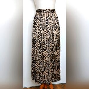 OYSTER AND BLACK GEOMETRIC SKIRT